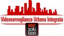 Il marchio è costituito dalle parole Videosorveglianza Urbana Integrata con uno skyline nella parte superiore e Sec Solution all interno di