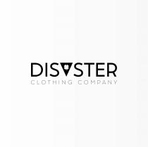 La denominazione Disaster Clothing Company su 2 livelli; al primo livello la parola Disaster in grassetto, con raffigurata la A