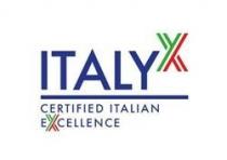 Il marchio di natura figurativa consiste nella dicitura ITALY X CERTIFIED ITALIAN EXCELLENCE in caratteri di fantasia come da esemplare