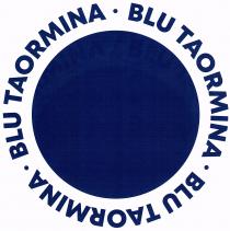 Il marchio figurativo BLU TAORMINA raffigura un cerchio azzurro con la stessa scritta attorno. Il font utilizzato è Mont Heavy