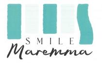 DENOMINAZIONE: SMILE MAREMMADESCRIZIONE: SCRITTA SMILE MAREMMA, IN QUALSIASI FORMA E DIMENSIONE, SORMONTATA DA CINQUE STRISCE COLORATE DELLE QUALI L ULTIMA