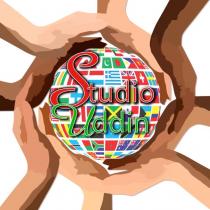 mondo abbracciato da due mani delle studio uddin