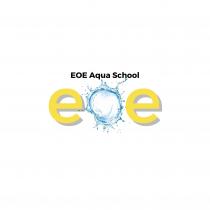 La dicitura EOE non ha significato; la dicitura AQUA significa ACQUA e SCHOOL significa SCUOLA .