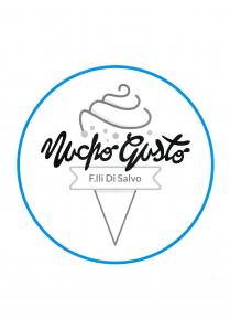 RAFFIGURAZIONE DI UN CONO GELATO IN FORMA TRIANGOLARE VERSO IL BASSO,CON AL CENTRO LA SCRITTA MUCHO GUSTO F.LLI DI SALVO E