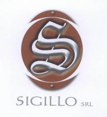 IL MARCHIO DELLA SIGILLO SRL E RAPPRESENTATO DALLA SINGOLA INIZIALE DEL NOME CHE VA A FORMARE UNA DOPPIA S ORIGINANDO MARCHIO DELLA SIGILLO SRL E RAPPRESENTATO DALLA SINGOLA INIZIALE DEL NOME CHE VA A FORMARE UNA DOPPIA S ORIGINANDO UN SEGNO STILIZZATO E TRIDIMENSIONALE CON OMBREGGIATURA A SFUMARE EFFETTIVO RILIEVO. ATTUALMENTE E REALIZZATA IN COLORE ROSSO BORDEAUX, GRIGIO PANTONE COOL GRAY 5, BIANCO MA PUO ESSERE USATO IN QUALSIASI VARIANTE. IL MARCHIO DELLA SIGILLO SRL E RAPPRESENTATO DALLA SINGOLA INIZIALE DEL NOME CHE VA A FORMARE UNA DOPPIA S ORIGINANDO