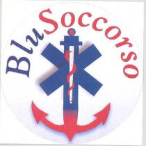 IL MARCHIO E COMPOSTO DA UN ANCORA DI COLORE BLU NELLA PARTE SUPERIORE E ROSSO NELLA PARTE INFERIORE. NEL MANICO DELL ANCORA MARCHIO E COMPOSTO DA UN ANCORA DI COLORE BLU NELLA PARTE SUPERIORE E ROSSO NELLA PARTE INFERIORE. NEL MANICO DELL ANCORA E SITUATA UNA CROCE DI COLORE BLU, AL CENTRO DELLA QUALE SI TROVA UN PUGNALE RIVOLTO A TESTA IN GIU SUL QUALE C E ATTORCIGLIATO UN SERPENTE. AL DI SOPRA DELL ANCORA SI TROVA LA SCRITTA BLUSOCCORSO POSTA A SEMICERCHIO, COMPOSTA DALLA PAROLA BLU DI COLORE BLU, E DALLA PAROLA SOCCORSO, DI COLORE ROSSO. IL MARCHIO E COMPOSTO DA UN ANCORA DI COLORE BLU NELLA PARTE SUPERIORE E ROSSO NELLA PARTE INFERIORE. NEL MANICO DELL ANCORA