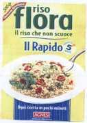 DICITURA IL RAPIDO IN CARATTERE DI FANTASIA IN COLORE AZZURRO, SOPRA UNA LINEA LEGGERMENTE ONDULATA SEMPRE IN COLORE AZZURRO. SUL DICITURA RAPIDO IN CARATTERE DI FANTASIA IN COLORE AZZURRO, SOPRA UNA LINEA LEGGERMENTE ONDULATA SEMPRE IN COLORE AZZURRO. SUL LATO DESTRO SI TROVA LA SCRITTA PRONTO IN 5 MINUTI IN COLORE AZZURRO IN UN IMPRONTA CIRCOLARE BEIGE CON UN RAGGIO DI COLORE ARANCIONE SULLA PARTE DESTRA. SOPRA AL CENTRO LA SCRITTA DI COLORE VERDE RISO FLORA IL RISO CHE NON SCUOCE SU TRE RIGHE DI FANTASIA. NELLA PARTE SINISTRA SI TROVA LA SCRITTA CONFEZIONE SALVASPAZIO IN CARATTERE DI FANTASIA IN COLORE BIANCO IN UN IMPRONTA RETTANGOLARE ONDULATA ROSSA. NELLA PARTE INFERIORE SI TROVA LA FIGURA DI UN PIATTO IN COLORE BIANCO CONTENENTE UNA MINESTRA CON COLORI VERDE, ROSSO, BIANCO, AVORIO; SUL BORDO DESTRO DEL PIATTO È APPOGGIATA UNA POSATA DI COLORE GRIGIO CON BORDO NERO. SOTTO IL PIATTO SI TROVA UN IMPRONTA RIGHETTATA AZZURRA E contiente LA SCRITTA OGNI RICETTA IN POCHI MINUTI DI COLORE BIANCO E SOTTO LA SCRITTA AGNESI SEMPRE DI COLORE BIANCO SU UN IMPRONTA DI COLORE ROSSO. IL TUTTO CONTENUTO IN UN ETICHETTA RETTANGOLARE DI COLORE GIALLO.