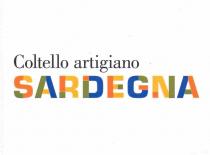 IL MARCHIO COLTELLO ARTIGIANO - SARDEGNA È COSTITUITO DA:1 LOGOTIPO SARDEGNA, RICAVATO DA UN ELABORAZIONE DEL CARATTERE EUROSTILE, NELLA VERSIONE BOLD MARCHIO COLTELLO ARTIGIANO - SARDEGNA È COSTITUITO DA:1 LOGOTIPO SARDEGNA, RICAVATO DA UN ELABORAZIONE DEL CARATTERE EUROSTILE, NELLA VERSIONE BOLD DISEGNATA NEL 1962 DA ALDO NOVARESE, DOVE LE LETTERE SONO STATE SUDDIVISE NELLE LORO PARTI COSTITUENTI E COLORATI CON I SEGUENTI COLORI:ROSSO: PANTONE 180 CYAN 0 ; MAGENTA 79 ; GIALLO 100 ; NERO 11 GIALLO: PANTONE 138 CYAN 0 ; MAGENTA 42 ; GIALLO 100 ; NERO 1 VERDE: PANTONE 371 CYAN 43 ; MAGENTA 0 ; GIALLO 100 ; NERO 46 BLU: PANTONE 534 CYAN 100 ; MAGENTA 80 ; GIALLO 30 ; NERO 5 B DICITURA DI SPECIFICA COLTELLO ARTIGIANO, COMPOSTA IN CARATTERE BODONI DI COLORE NERO, POSTA SOPRA IL LOGOTIPO SARDEGNA. IL MARCHIO COLTELLO ARTIGIANO - SARDEGNA È COSTITUITO DA:1 LOGOTIPO SARDEGNA, RICAVATO DA UN ELABORAZIONE DEL CARATTERE EUROSTILE, NELLA VERSIONE BOLD