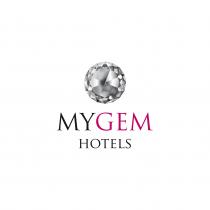 IL MARCHIO E COSTITUITO DALLA SCRITTA MYGEM HOTELS IN CARATTERI DI FANTASIA DISPOSTA SU DUE RIGHE, CON IL PREFISSO MY MARCHIO E COSTITUITO DALLA SCRITTA MYGEM HOTELS IN CARATTERI DI FANTASIA DISPOSTA SU DUE RIGHE, CON IL PREFISSO MY E LA PAROLA HOTELS DI COLORE NERO ED IL SUFFISSO GEM DI COLORE RUBINO, ACCOMPAGNATA DALLA FIGURA DI UN DIAMANTE GRIGIO. FIGURATIVO A COLORI IL MARCHIO E COSTITUITO DALLA SCRITTA MYGEM HOTELS IN CARATTERI DI FANTASIA DISPOSTA SU DUE RIGHE, CON IL PREFISSO MY