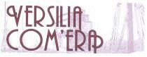 SCRITA COLOR PORPORA AMARANTO SU LOGO TENDENTE AL ROSA. SFONDO RAPPRESENTATO DA UNA TORRETTA SIMBOLICA AL CENTRO E DELLE VELE SCRITA COLOR PORPORA AMARANTO SU LOGO TENDENTE AL ROSA. SFONDO RAPPRESENTATO DA UNA TORRETTA SIMBOLICA AL CENTRO E DELLE VELE CHE SI NOTANO SUL LATO DESTRO E SINISTRO DELL IMMAGINE. MARCHIO E COSTITUITO DALLA SEGUENTE DENOMINAZIONE: VERSILIA COM ERA. MARCHIO FIGURATIVO SCRITA COLOR PORPORA AMARANTO SU LOGO TENDENTE AL ROSA. SFONDO RAPPRESENTATO DA UNA TORRETTA SIMBOLICA AL CENTRO E DELLE VELE