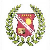 IL MARCHIO CHE SI VUOLE REGISTRARE contiente UNO SCUDO A SFONDO ROSSO ATTORNIATO DA FOGLIE DI ALLORO DI COLORE VERDE, MARCHIO CHE SI VUOLE REGISTRARE contiente UNO SCUDO A SFONDO ROSSO ATTORNIATO DA FOGLIE DI ALLORO DI COLORE VERDE, NELLO SCUDO CAMPEGGIANO CINQUE STELLE DI COLORE GIALLO, UN SOLE DI COLORE GIALLO, UNA FOTO DI UN VIGNETO E LA SCRITTA RAYO DE SOL SU FASCIA OBLIQUA BIANCA. IL MARCHIO CHE SI VUOLE REGISTRARE CONTIENE UNO SCUDO A SFONDO ROSSO ATTORNIATO DA FOGLIE DI ALLORO DI COLORE VERDE