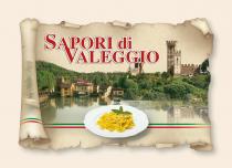 SCRITTA SAPORI DI VALEGGIO DI COLORE ROSSO E BIANCO SOVRASTANTE IMMAGINE DI UN PAESE CON CASTELLO SU UN FIUME E SCRITTA SAPORI DI VALEGGIO DI COLORE ROSSO E BIANCO SOVRASTANTE IMMAGINE DI UN PAESE CON CASTELLO SU UN FIUME E RIGA BIANCA ROSSA E VERDE CON, AL CENTRO, PIATTO BIANCO AVENTE COME CONTENUTO TORTELLINI DI COLORE GIALLO E TRE FOGLIE DI SALVIA DI COLORE VERDE, TUTTO SU CARTA TIPO PERGAMENA DI COLORE PANNA E GRIGIO. MARCHIO FIGURATIVO A COLORI SCRITTA SAPORI DI VALEGGIO DI COLORE ROSSO E BIANCO SOVRASTANTE IMMAGINE DI UN PAESE CON CASTELLO SU UN FIUME E