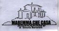 IL MARCHIO MARCHIO FIGURATIVO DENOMINATO MAREMMA CHE CASA IMMOBILIARE E COSTITUITO DA ELEMENTI FIGURATIVI ACCOMPAGNATI DA ELEMENTI VERBALI NELLO SPECIFICO MARCHIO MARCHIO FIGURATIVO DENOMINATO MAREMMA CHE CASA IMMOBILIARE E COSTITUITO DA ELEMENTI FIGURATIVI ACCOMPAGNATI DA ELEMENTI VERBALI NELLO SPECIFICO RISULTA CARATTERIZZATO DA UN ABITAZIONE APPOGGIATA SU UNA NUVOLA IN PARTE COPERTA DAL TESTO MAREMMA CHE CASA IMMOBILIARE DI SIMONA MARIANELLI. PER IL TESTO SONO STATI UTILIZZATI I SEGUENTI FONT: IMPACT REGULAR, 53.48 PT PER MAREMMA CHE CASA ; HELVETICA NARROW, BOLD OBLIQUE, 41 PT PER IMMOBILIARE ; HELVETICA NARROW, BOLD, 24 PT PER DI SIMONA MARIANELLI . IL MARCHIO E REALIZZATO IN NERO, GRIGIO SU FONDO BIANCO. IL MARCHIO MARCHIO FIGURATIVO DENOMINATO MAREMMA CHE CASA IMMOBILIARE E COSTITUITO DA ELEMENTI FIGURATIVI ACCOMPAGNATI DA ELEMENTI VERBALI NELLO SPECIFICO