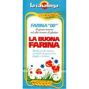 IL MARCHIO CONSISTE IN UN IMPRONTA SU SFONDO BLU-AZZURRO, IN CUI UNA CORNICE FORMATA DA GAMBI E SPIGHE DI GRANO IN MARCHIO CONSISTE IN UN IMPRONTA SU SFONDO BLU-AZZURRO, IN CUI UNA CORNICE FORMATA DA GAMBI E SPIGHE DI GRANO IN COLORE GIALLO PAGLIERINO E GIALLO ROSSO DELIMITA UN CAMPO A SFONDO BIANCO, DAL CUI FONDO VERDE E VERDE CUPO SI ELEVANO PAPAVERI ED ALTRI FIORI DI CAMPO APERTI E IN BOCCIOLO. DETTA IMPRONTA È COMPLETATA DALLA SCRITTA: FARINA 00, IN STAMPATELLO MAIUSCOLO, IN AZZURRO; DI GRANO TENERO ALTO TENORE DI GLUTINE, IN CORSIVO, IN NERO; LA BUONA FARINA, IN STAMPATELLO MAIUSCOLO, IN ROSSO; IDEALE PER LA CUCINA, PRODOTTI DI PASTICCERIA SFOGLIA E LIEVITATI, IN CORSIVO, IN AZZURRO. APPARE, INOLTRE, LA SCRITTA: LA CASALINGA, IN BIANCO SU DISCO ROSSO CON RAGGERA IN GIALLO, SUL DETTO SFONDO BLU-AZZURRO. DETTA IMPRONTA FIGURA SU DUE FACCE DI UN SACCHETTO PARALLELEPIPEDICO.
