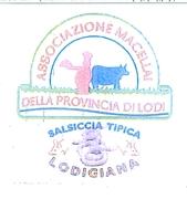 SCRITTURA A COLORI ASSOCIAZIONE MACELLAI DELLA PROVINCIA DI LODI CON RAFFIGURAZIONE DI UNA MUCCA E IL CUOCO CHE PORTA IN SCRITTURA A COLORI ASSOCIAZIONE MACELLAI DELLA PROVINCIA DI LODI CON RAFFIGURAZIONE DI UNA MUCCA E CUOCO CHE PORTA IN TAVOLA. SCRITTA SALSICCIA TIPICA LODIGIANA. DISEGNO SALSICCIA.