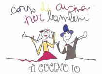IL MARCHIO, SU SFONDO BIANCO, SI COMPONE IN ALTO DELLA SCRITTA COLORATA IN CARATTERE GESTUALE CORSO DI CUCINA PER BAMBINI MARCHIO, SU SFONDO BIANCO, SI COMPONE IN ALTO DELLA SCRITTA COLORATA IN CARATTERE GESTUALE CORSO DI CUCINA PER BAMBINI POI DELL IMMAGINE DI DUE BAMBINI CHE GIOCANO CON ATTREZZI DA CUCINA E IN BASSO DELLA SCRITTA TI CUCINO IO, CON FONT CURLZ NEL COLORE VERDE. I COLORI UTILIZZATI PER LE PAROLE SONO I SEGUENTI: CORSO IN BLU, DI IN GIALLO, CUCINA IN ROSSO, PER IN MAGENTA, BAMBINI IN VERDE, I BAMBINI HANNO IL CONTORNO NERO E SONO UNA FEMMINA VESTITA CON MAGLIETTA GIALLA E GONNA ROSSA, CON DUE FIOCCHETTI ROSSI TRA I CAPELLI E TIENE IN MANO UNA FORCHETTA STILIZZATA, IL MASCHIETTO HA UN CAPPELLO DI COLORE BLU, LA GIACCA VERDE CON IL PAPILLON ROSSO, IN MANO TIENE UN MESTOLO STILIZZATO. IL MARCHIO, SU SFONDO BIANCO, SI COMPONE IN ALTO DELLA SCRITTA COLORATA IN CARATTERE GESTUALE CORSO DI CUCINA PER BAMBINI