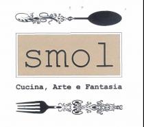 SMOL SRL SCRITTA CENTRALE SMOL ALL INTERNO DI UN RETTANGOLO DI COLORE TORTORA CON LA SCRITTA SOTTO AL RIQUADRO CUCINA, ARTE SMOL SRL SCRITTA CENTRALE SMOL ALL INTERNO DI UN RETTANGOLO DI COLORE TORTORA CON LA SCRITTA SOTTO AL RIQUADRO CUCINA, ARTE E FANTASIA, ED DISEGNO DI UN CUCCHIAIO E UNA FORCHETTA, DISPOSTI ORIZZONTALMENTE, AGLI ESTREMI VERTICALI DELLA SCRITTA STESSA. SMOL SRL SCRITTA CENTRALE SMOL ALL INTERNO DI UN RETTANGOLO DI COLORE TORTORA CON LA SCRITTA SOTTO AL RIQUADRO CUCINA, ARTE