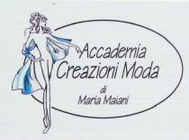 ACCADEMIA CREAZIONI MODA DI MARIA MAIANI IL MARCHIO SI SVILUPPA CON TUTTA LA SCRITTA IN CARATTERE STILE TAHOMA DI DUE ACCADEMIA CREAZIONI MODA DI MARIA MAIANI MARCHIO SI SVILUPPA CON TUTTA LA SCRITTA IN CARATTERE STILE TAHOMA DI DUE GRANDEZZE IN COLORE NERO POSTA ALL INTERNO DI UN CERCHIO OVALE IN COLORE NERO UNA FIGURA DI DONNA STILIZZATA ATTRAVERSA IL CERCHIO OVALE SUL LATO SINISTRO. LA FIGURA DI DONNA STILIZZATA IN COLORE NERO HA LA MANO DESTRA POGGIATA SUL FIANCO IL BRACCIO SINISTRO ALZATO E LA MANO SINISTRA CHE INDICA IL LOGO LA FIGURA DI DONNA E AVVOLTA IN UNO SCIALLE DI TESSUTO LEGGERO DI COLORE AZZURRO ATTORCIGLIATO SUL BRACCIO DESTRO, CHE SVOLAZZA SULLE SPALLE E SCIVOLA SUL BRACCIO SINISTRO LA FIGURA DI DONNA HA IL VISO RIVOLTO A SINISTRA ACCADEMIA CREAZIONI MODA DI MARIA MAIANI IL MARCHIO SI SVILUPPA CON TUTTA LA SCRITTA IN CARATTERE STILE TAHOMA DI DUE