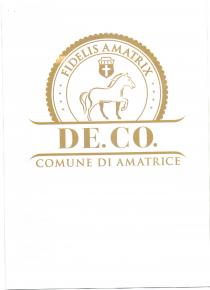 IL MARCHIO DE.CO. COMUNE DI AMATRICE RAPPRESENTA IL RETRO DELLA MONETA DEL XVI SECOLO NOTA COME FIDELIS AMATRIX . DI FORMA MARCHIO DE.CO. COMUNE DI AMATRICE RAPPRESENTA IL RETRO DELLA MONETA DEL XVI SECOLO NOTA COME FIDELIS AMATRIX . DI FORMA CIRCOLARE, TAGLIATA NEL BASSO, contiente LA RAFFIGURAZIONE DI UN CAVALLO, LO STEMMA DELLA CITTA ED IL MOTTO DISTINTIVO FIDELIS AMATRIX . NELLA PARTE BASSA, TRA DUE LINEE, VI E LA SCRITTA DE.CO. AL DI SOTTO DELLA QUALE LA SCRITTA COMUNE DI AMATRICE . IL MARCHIO DE.CO. COMUNE DI AMATRICE RAPPRESENTA IL RETRO DELLA MONETA DEL XVI SECOLO NOTA COME FIDELIS AMATRIX . DI FORMA