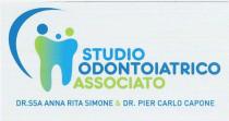 TESTO: STUDIO ODONTOIATRICO ASSOCIATO DOTT.SSA ANNA RITA SIMONE DR. PIER CARLO CAPONE FIGURA: DENTE STILIZZATO TESTO: STUDIO ODONTOIATRICO ASSOCIATO DOTT.SSA ANNA RITA SIMONE DR. PIER CARLO CAPONE FIGURA: DENTE STILIZZATO TESTO: STUDIO ODONTOIATRICO ASSOCIATO DOTT.SSA ANNA RITA SIMONE DR. PIER CARLO CAPONE FIGURA: DENTE STILIZZATO