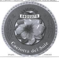 MARCHIO FIGURATIVO DENOMINAZIONE CACIOTTA DEL SOLE RIPORTATO NELLA PARTE INFERIORE DELL ETICHETTA QUESTA CIRCOLARE CARATTERIZZATA NELLA PARTE CENTRALE DA UN FIORE MARCHIO FIGURATIVO DENOMINAZIONE CACIOTTA DEL SOLE RIPORTATO NELLA PARTE INFERIORE DELL ETICHETTA QUESTA CIRCOLARE CARATTERIZZATA NELLA PARTE CENTRALE DA UN FIORE SBOCCIATO E NELLA PARTE SUPERIORE DAL LOGO DEL CASEIFICIO GROSSETO MARCHIO FIGURATIVO DENOMINAZIONE CACIOTTA DEL SOLE RIPORTATO NELLA PARTE INFERIORE DELL ETICHETTA QUESTA CIRCOLARE CARATTERIZZATA NELLA PARTE CENTRALE DA UN FIORE