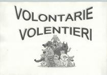 orientamento orizzontale del logo;simmetrico rispetto l asse centrale verticale. Parte alta : scritta VOLONTARIE VOLENTIERI composta su due righe in stampatello orientamento orizzontale del logo;simmetrico rispetto l asse centrale verticale. Parte alta : scritta VOLONTARIE VOLENTIERI composta su due righe in stampatello maiuscolo con font NEUE HAAS UNICA PRO MEDIUM modificato con photoshop per ottenere una forma simmetrica a festone : più stretta al centro e aperta verso l esterno a ingrandire le varie lettere,sia iniziali che finali.La scritta VOLONTARIE VOLENTIERI ha poi una sua simmetria orizzontale e risulta specchiata con un andamento curvilineo semi convesso o a mezza ellisse . La scritta presenta una ombreggiatura da destra verso sinistra, di colore più chiaro rispetto alle parole in primo piano che compongono la parte scritta del logo. Sotto la scritta VOLONTARIE VOLENTIERI vi è poi una rappresentazione a fumetto di un gruppo di animali domestici, in particolare cani e gatti: 15 figure miste 7 cani di diverse dimensioni, razze e forme e rimanenti 8 figure di gatti con diverse dimensioni,forme etc.. . Il gruppo di animali presenta una forma a piramide: gli animali sono rappresentati un pò in primo piano,altri in secondo piano e alcuni sulle teste o sulla schiena degli animali più grandi. orientamento orizzontale del logo;simmetrico rispetto l asse centrale verticale. Parte alta : scritta VOLONTARIE VOLENTIERI composta su due righe in stampatello