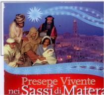 PRESEPE VIVENTE NEI SASSI Il marchio si compone di una parte verbale e di una figurativa. La parte verbale è PRESEPE VIVENTE NEI SASSI marchio si compone di una parte verbale e di una figurativa. La parte verbale è costituita da due righi su sfondo rosso composti dalle parole: Presepe Vivente - primo rigo carattere minuscolo eccezione della P prima lettera di presepe e della V prima lettera di vivente color oro. nei Sassi di Matera secondo rigo carattere minuscolo ad eccezione della S prima lettera di sassi e della M prima lettera di Matera color bianco. La parte figurativa collocata in alto costituita da una stella cometa di colore azzurro e bianco, panorama dei sasi come sfondo di colore viola e sei personaggi con abiti di vari colori. Gli stessi rappresentano i magi con doni, giuseppe, maria e il bambino tra le sue braccia. Il marchio potrà essere realizzato con altre forme o tipi di caratter, di colore e/o combinazine di colori. PRESEPE VIVENTE NEI SASSI Il marchio si compone di una parte verbale e di una figurativa. La parte verbale è