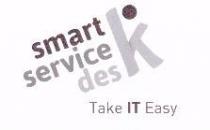 il marchio e smart service desk take it easy TRADUZIONE SERVIZIO INTELLIGENTE DI ASSISTENZA INFORMATICA :le parole smart service desk marchio e smart service desk take it easy TRADUZIONE SERVIZIO INTELLIGENTE DI ASSISTENZA INFORMATICA :le parole smart service desk sono suddivise su tre righe con caratteridi fantasia lalettera k delleparole desk e alta come le tre righe e sopra di essa c e un cerchio il marchio sara ripsoducibile in qualsiasi colore o combinazione di colori tale marchio e raffigurato di traverso con una inclinazione dall alto verso il basso sotto la lettera d della parola desk compare la dicitura take it easy,la t di take,it e la e di easy sono in stampatello maiuscolo anch esse hanno carattere di fantasia e hanno dimensioni inferiori rispetto ai caratteri di smart service desk il marchio e smart service desk take it easy TRADUZIONE SERVIZIO INTELLIGENTE DI ASSISTENZA INFORMATICA :le parole smart service desk