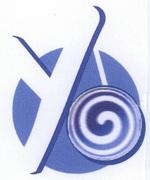 UNA LETTERA Y COLORATA DI BIANCO DAI BORDI BLU, POSTA ALL INTERNO DI UN CERCHIO DI COLORE BLU, OVE GLI ESTREMI UNA LETTERA Y COLORATA DI BIANCO DAI BORDI BLU, POSTA ALL INTERNO DI UN CERCHIO DI COLORE BLU, OVE GLI ESTREMI DELLA LETTERA Y FUORIESCONO DAL CERCHIO. ATTACCATA ALLA Y SEMPRE ALL INTERNO DEL CERCHIO C E LA LETTERA O CON UNA SPIRALE DISEGNATA AL SUO INTERNO CHE RICORDA LA FORMA DI UNO YOYO I CUI COLORI VARIANO DAL BIANCO ALL AZZURRO AL BLU, E CON UNA STANGHETTA BIANCA VERTICALE INCLINATA A SINISTRA, CHE ESCE DALLA O E FINISCE CON LA FINE DEL CERCHIO BLU