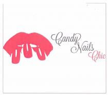 CANDY NAILS CHIC labbra con rossetto rosso su cui poggiano tre dita con unghie decorate con smalto rosso, a CANDY NAILS CHIC labbra con rossetto rosso su cui poggiano tre dita con unghie decorate con smalto rosso, a destra dell immagine la denominazione scritta a scalare partendo da sinistra di colore nero e rosso. CANDY NAILS CHIC labbra con rossetto rosso su cui poggiano tre dita con unghie decorate con smalto rosso, a