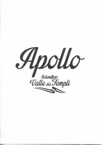 marchio consiste nella parola Apollo in grandi dimensioni con la A maiuscola. Sotto la scritta Apollo ci sono le marchio consiste nella parola Apollo in grandi dimensioni con la A maiuscola. Sotto la scritta Apollo ci sono le parole Salumificio Valle dei Templi che hanno le lettere iniziali maiuscole S di Salumificio, V di Valle e T di Templi. Sotto le parole Valle dei Templi c è un nastro grafico Il marchio consiste nella parola Apollo in grandi dimensioni con la A maiuscola. Sotto la scritta Apollo ci sono le