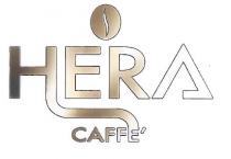 LA SCRITTA HERA CON L H ALLUNGATA ATTACCATA ALLA E CON L ACCENTO DELLA SCRITTA CAFFE,LA A FINALE SIMILARE ALLA PIRAMIDE SOLO LA SCRITTA HERA CON L H ALLUNGATA ATTACCATA ALLA E CON L ACCENTO DELLA SCRITTA CAFFE,LA A FINALE SIMILARE ALLA PIRAMIDE SOLO CON SEGMENTO ALLA BASE CON PARTENZA DA DX FINO A META, SENZA CONGIUNGERE LA BASE. SOPRA VI E UN CHICCO DI CAFFE CON NEL MEZZO UNA S ALLUNGATA E COLORE BIANCO ALL INTERNO. TUTTA LA SCRITTA HA COLORE ORO ESTERNO NERO. LA SCRITTA HERA CON L H ALLUNGATA ATTACCATA ALLA E CON L ACCENTO DELLA SCRITTA CAFFE,LA A FINALE SIMILARE ALLA PIRAMIDE SOLO