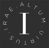 I ALTUM. UIRTUS. IRAE.