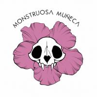 MONSTRUOSA MUÑECA