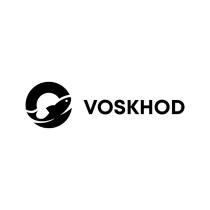 Словесный элемент заявляемого обозначения представлен в виде слова «VOSKHOD» (транслитерация - «ВОСХОД»), выполненного заглавными буквами латинского алфавита жирным шрифтом. Слово «VOSKHOD» является частью наименования заявителя на английском языке.