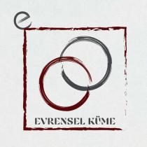 evrensel küme
