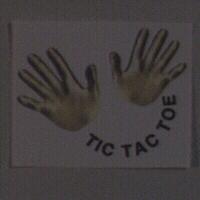 TIC TAC TOE 及雙手圖
