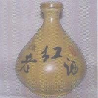 玉泉窖藏金雞老紅酒酒瓶圖