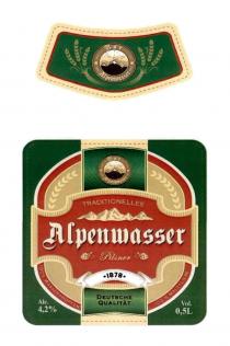 bar, alpenwasser, traditionelles, pilsner, deutsche qualitat, deutsche, qualitat, 1878, 100% wasser hopfen, 100, %, wasser, hopfen, 100% malz liebe, malz, liebe, alc 4,2%, alc, 4,2, 4 2, %, vol 0,5l, vol, 0,5, 0 5, l