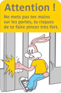 Attention ! Ne mets pas tes mains sur les portes, tu risques de te les faire pincer très fort.