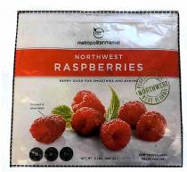 M METROPOLITAN MARKET NORTHWEST RASPBERRIES BERRY GOOD FOR SMOOTHIES AND BAKING PERFECTLY RIPE BEST FLAVOR NORTHWEST ENLARGED TO SHOW DETAIL, CALORIES 80 PER 1 CUP SERVING VITAMIN C 50% PER 1 CUP SERVING DIETARY FIBER 9G PER 1 CUP SERVING NET WT. 2 LBS. (907 G) KEEP FROZEN UNTIL READY FOR USE