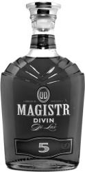 FABRICAT IN MOLDOVA MAGISTR DIVIN DE LUX CU DENUMIRE SPECIALĂ 5 ALC.40% VOL. 0,5L PRODUS ŞI ÎMBUTELIAT LA Î.M."UNGHENI-VIN''S.A MOLDOVA