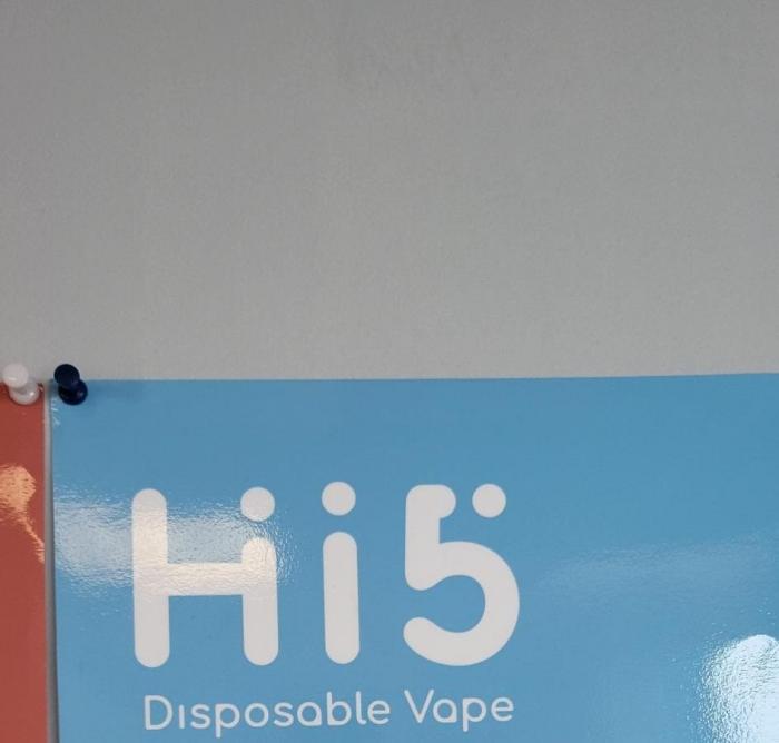 Сочетание английских букв и цифры 5- " Hi5 Disposable Vape " любым цветом на любом фоне. Заявлено словесное обозначение «Hi5 Disposable Vape », выполненное прописнымибуквами латинского алфавита.