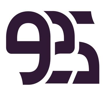 925